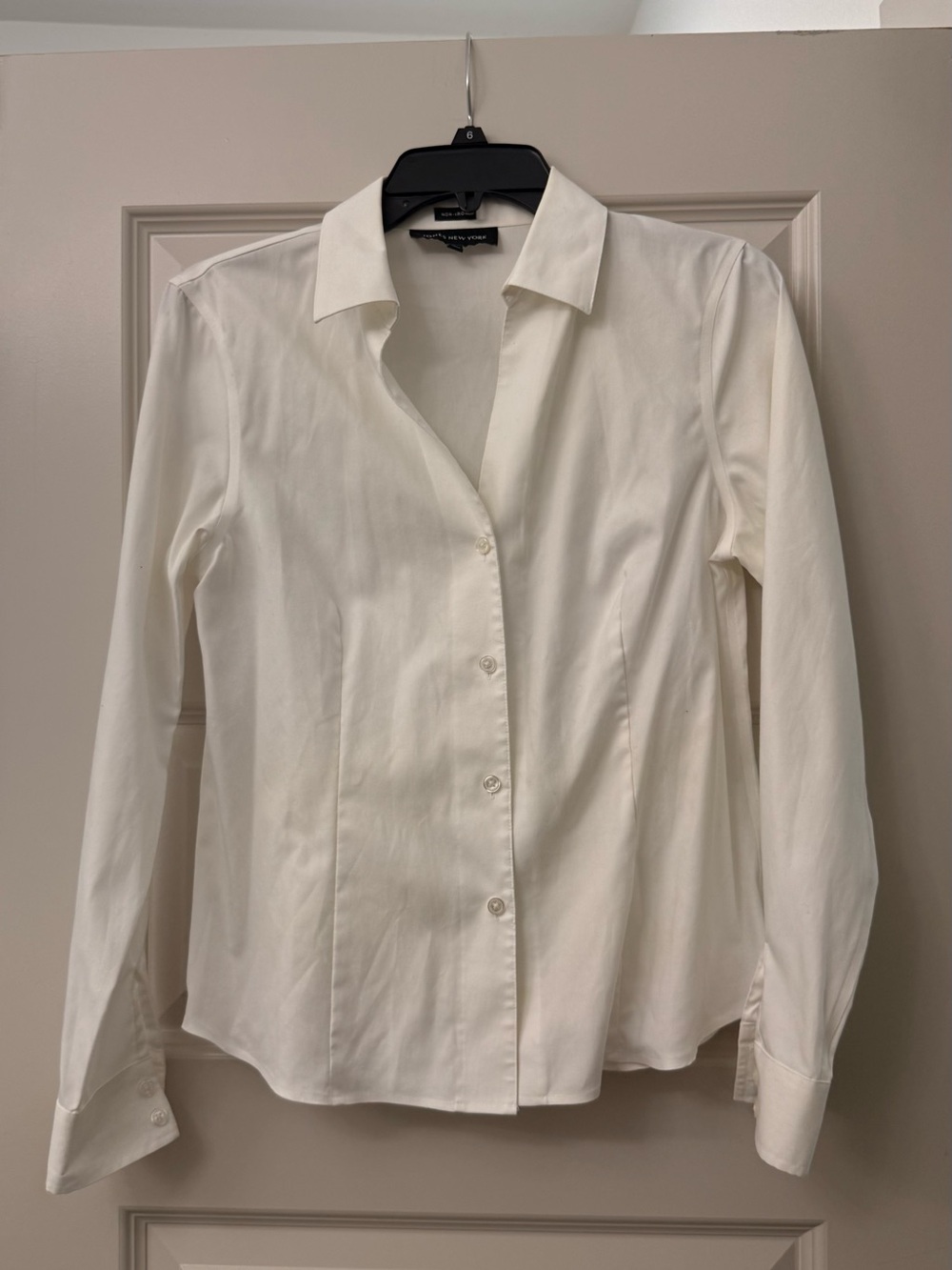 Jones New York Ivory Long-Sleeve Button Down Shirte